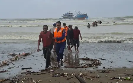 Kapal Nelayan Pekalongan Terdampar di Tulungagung, 27 ABK Selamat