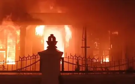 Massa Aksi Naik Pitam, Gedung Negara Grahadi Ludes Dibakar