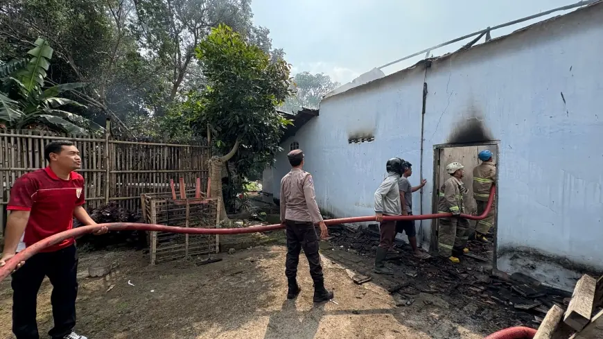 Kebakaran Rumah Warga Sanankulon Blitar, Sebanyak Tiga Unit Sepeda Motor Ikut Ludes