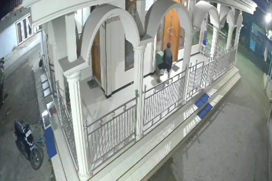 Kotak Amal Musala di Jombang Digasak Maling, Aksi Pelaku Terekam CCTV