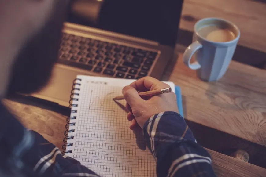 Menulis Bukan Soal Bakat, Tapi Soal Keberanian dan Kebiasaan
