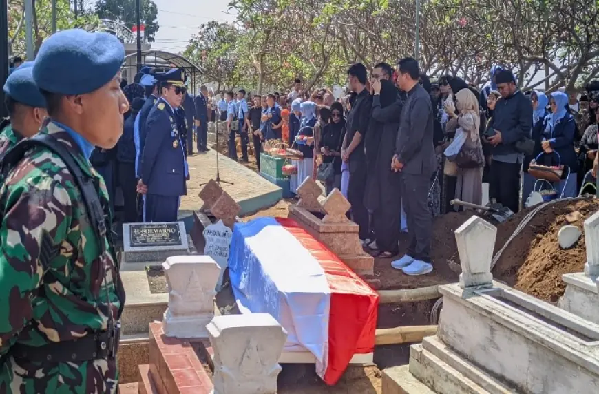 Pemakaman Marsma Fajar di Probolinggo Diiringi Tangis Rekan Seangkatan
