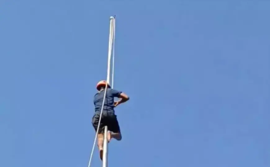 Aksi Heroik di Alun-Alun Lumajang: Anggota BPBD Panjat Tiang 15 Meter untuk Pasang Tali Bendera