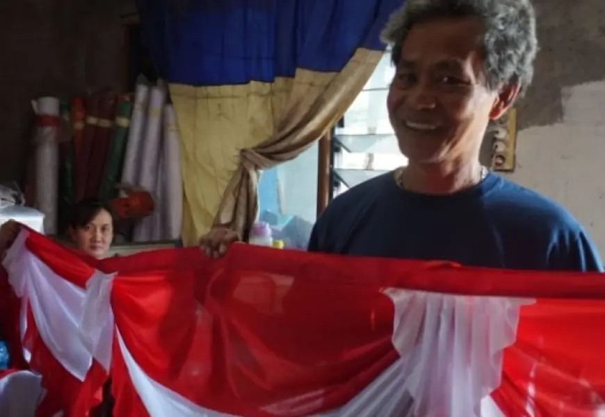 Cerita Lansia di Mojokerto, Jahit Pesanan 2 Ribu Bendera Merah Putih