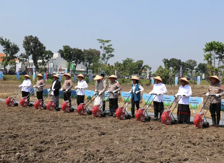 Ponpes Tebuireng Jombang Jadi Bagian Aksi Serentak Polri Tanam Jagung untuk Ketahanan Pangan