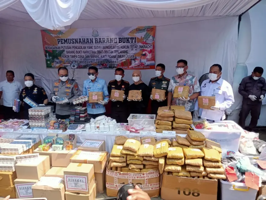 Kejari Kota Malang Musnahkan Ribuan Gram Narkoba dan Rokok Ilegal