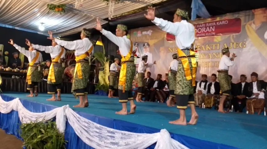 Tari Sodoran Suku Tengger dalam Perayaan Hari Raya Karo Dikagumi Wisata  Asal Amerika Serikat