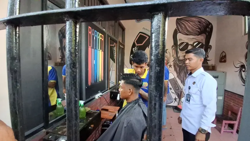 Belajar Potong Rambut di Balik Jeruji, Nofian Menata Hidup di Lapas Tulungagung