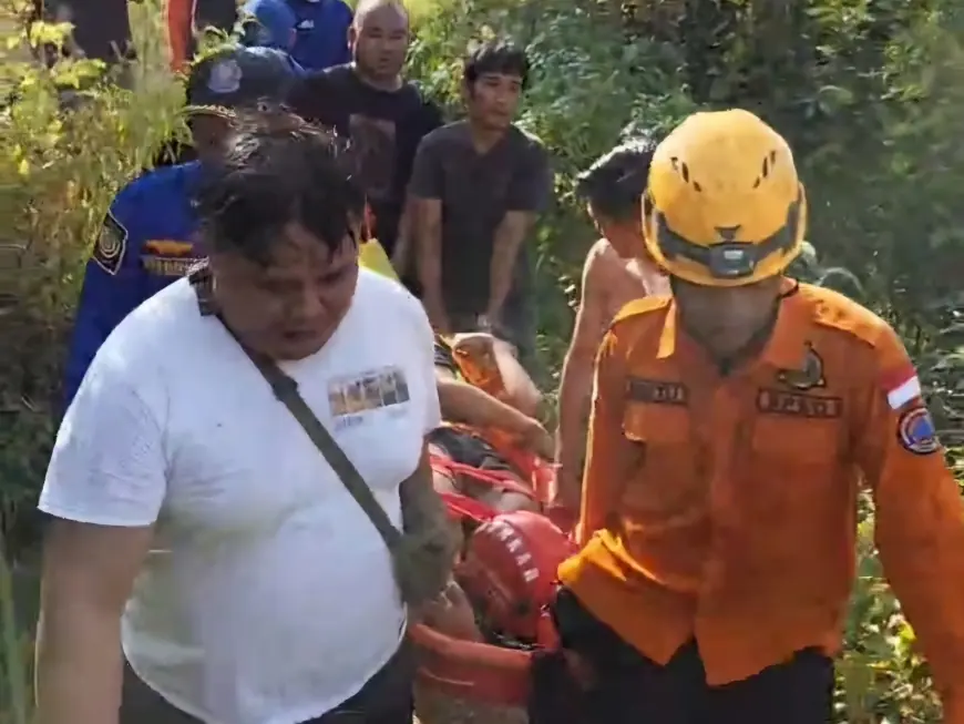 Pelajar MTs Terjatuh di Gunung Cemenung, Damkar Tulungagung Lakukan Evakuasi