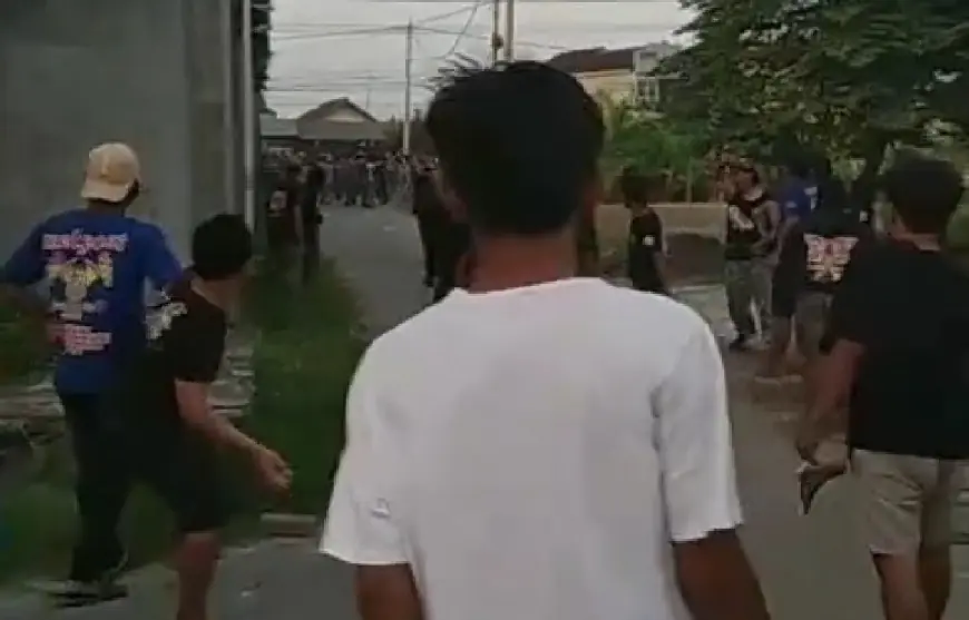 Lomba Gerak Jalan di Gresik Ricuh, Kaca Sekolah Pecah Terkena Lemparan Batu