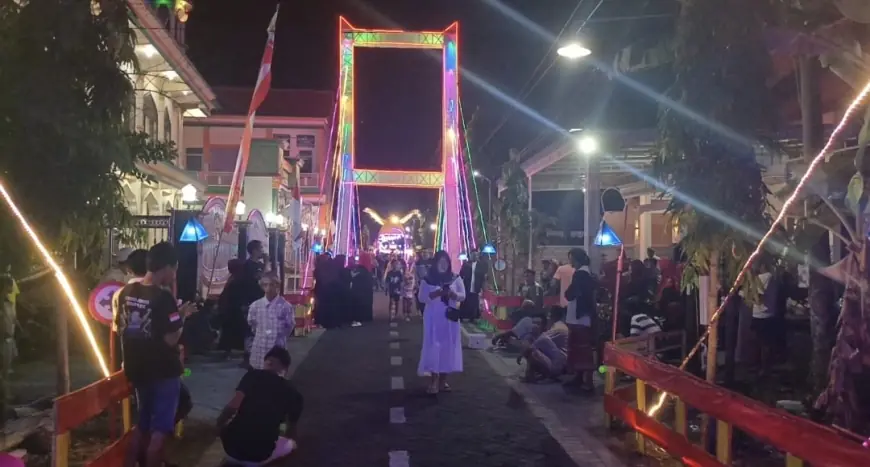 Kemeriahan Kampung Lampu Hias di Menganti Gresik, Hasil Swadaya Warga Senilai Ratusan Juta Rupiah