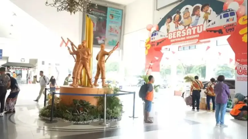 HUT ke-80 RI, Stasiun Gubeng Berhias Meriah Khas Kemerdekaan