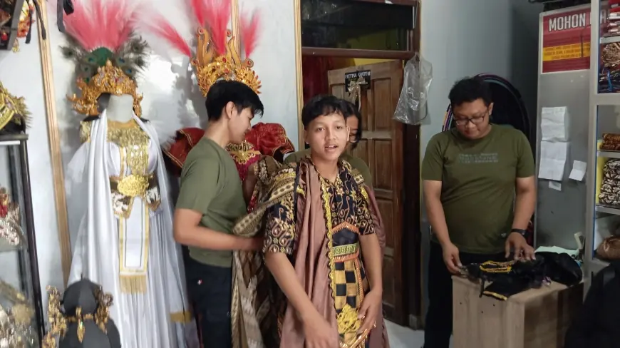 Momen HUT ke-80 RI, Penyewaan Baju Karnaval di Kota Blitar Banjir Pesanan