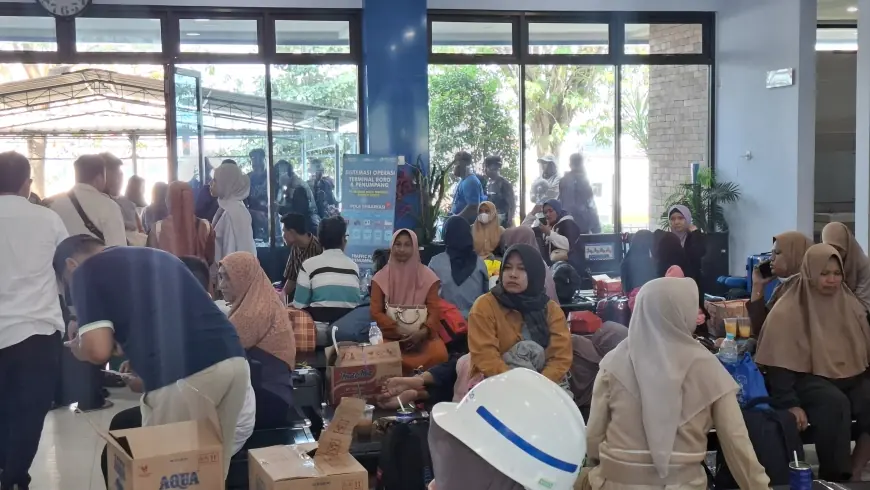 Kapal Penumpang di Gresik Terbakar, Ratusan Warga Selamat