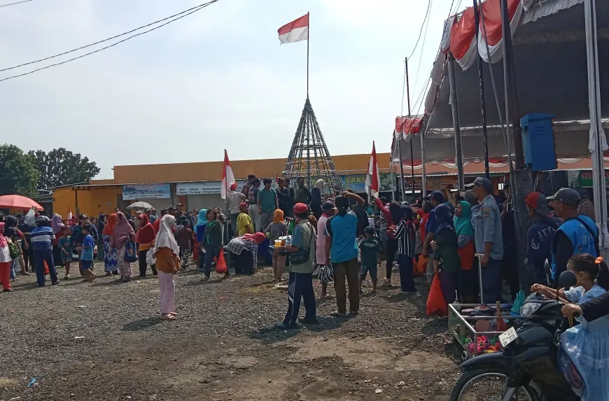 Copet Gasak Barang Berharga Warga Saat Berebut Gunungan di Jombang