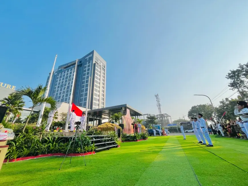 Semarak HUT ke-80 RI, Grand Mercure Malang Gelar Upacara dengan Busana Adat