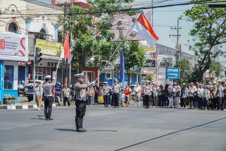 Detik Proklamasi di Kepanjen, Warga Hentikan Kendaraan untuk Hormat Bendera