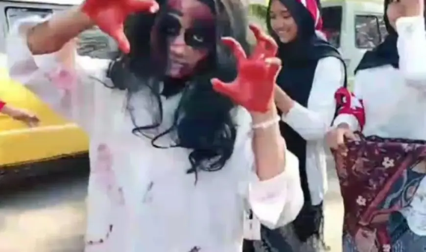 Karnaval HUT RI di Surabaya, Santri Tampil dengan Busana Horor hingga Daur Ulang