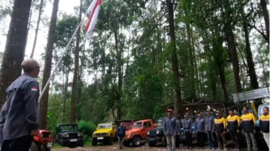 Komunitas Jeep Sarangan Gelar Upacara HUT ke-80 RI di Lereng Lawu