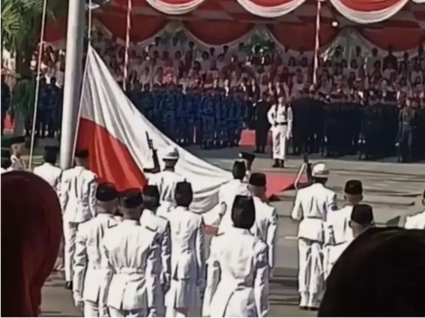 Insiden Bendera Terbalik di Surabaya, Sikap Paskibraka Tuai Pujian