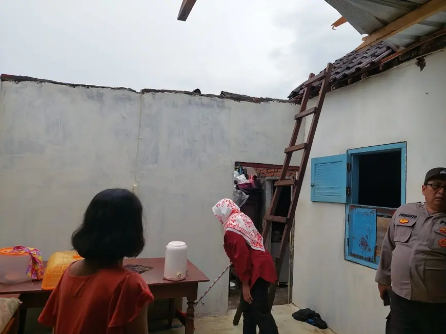 Dua Lokasi di Singosari Diterjang Angin Kencang, Rumah Warga dan Usaha Cuci Motor Rusak