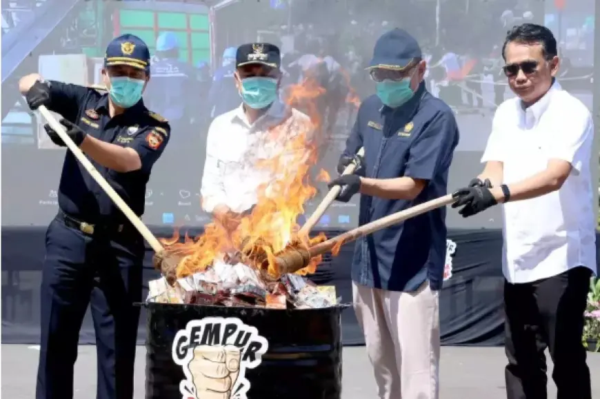 Pemkot Surabaya Musnahkan 11,1 Juta Rokok Ilegal Senilai Rp16,6 Miliar