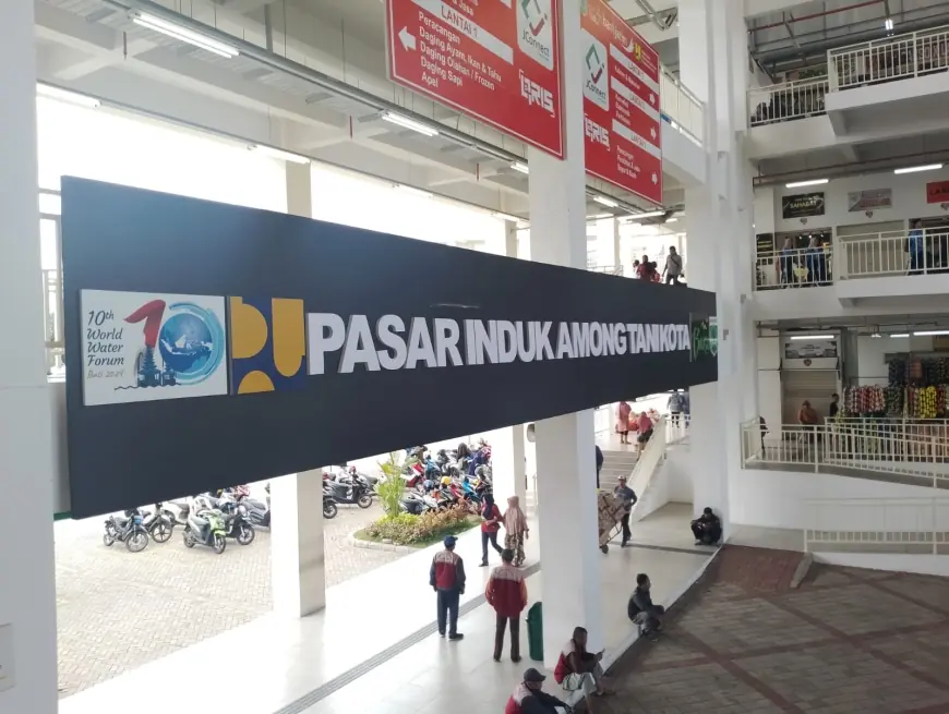 Atap Bocor, Pedagang Pasar Induk Among Tani Kota Batu Kelimpungan Saat Hujan