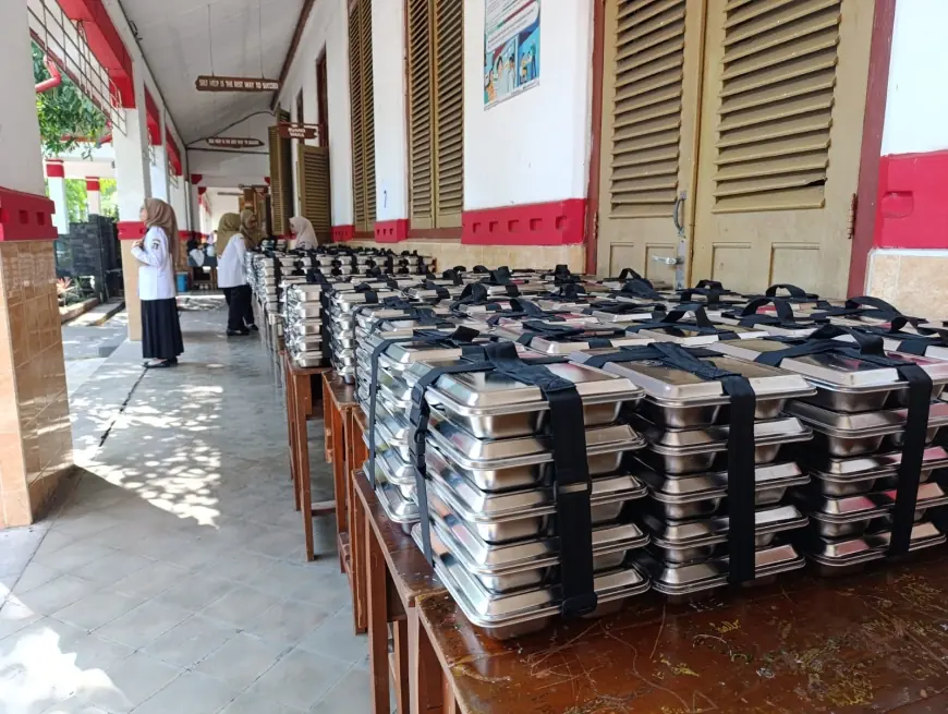 Makan Bergizi Gratis Mulai Bergulir di Kota Blitar, Belum Semua Sekolah Dapat Manfaat
