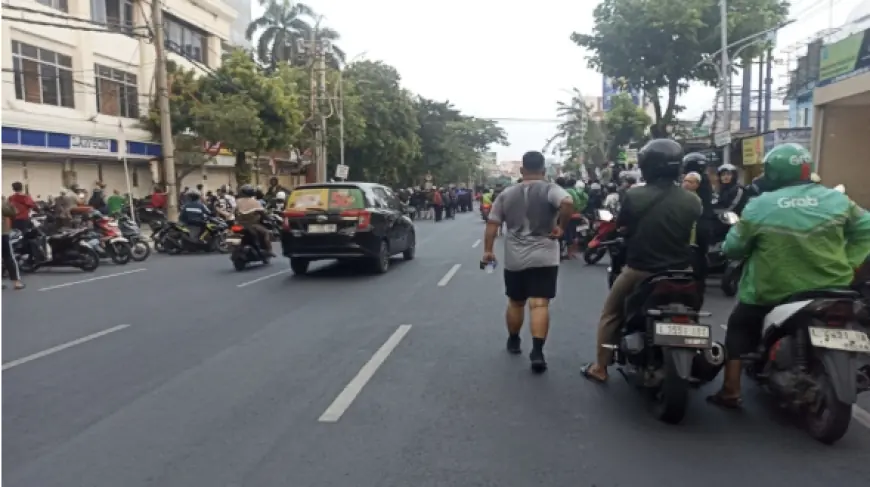 Tawuran Pemuda di Surabaya, Sajam dan Balok Kayu Bikin Jalan Embong Malang Mencekam