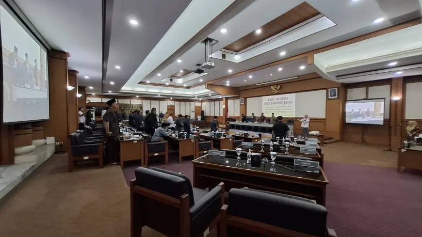 Belasan Anggota DPRD Gresik Bolos Rapat Paripurna Perubahan APBD 2025