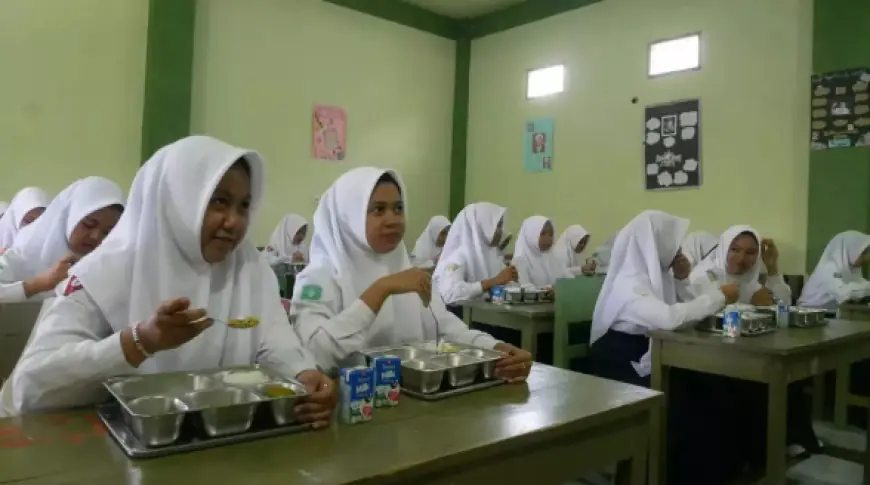 Ribuan Siswa Lumajang Rasakan Hari Pertama Program Makan Bergizi Gratis