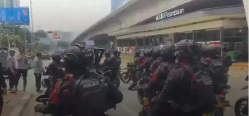 Komisi II DPR: Demo di Senayan Adalah Hak Rakyat, Asal Tak Anarkis