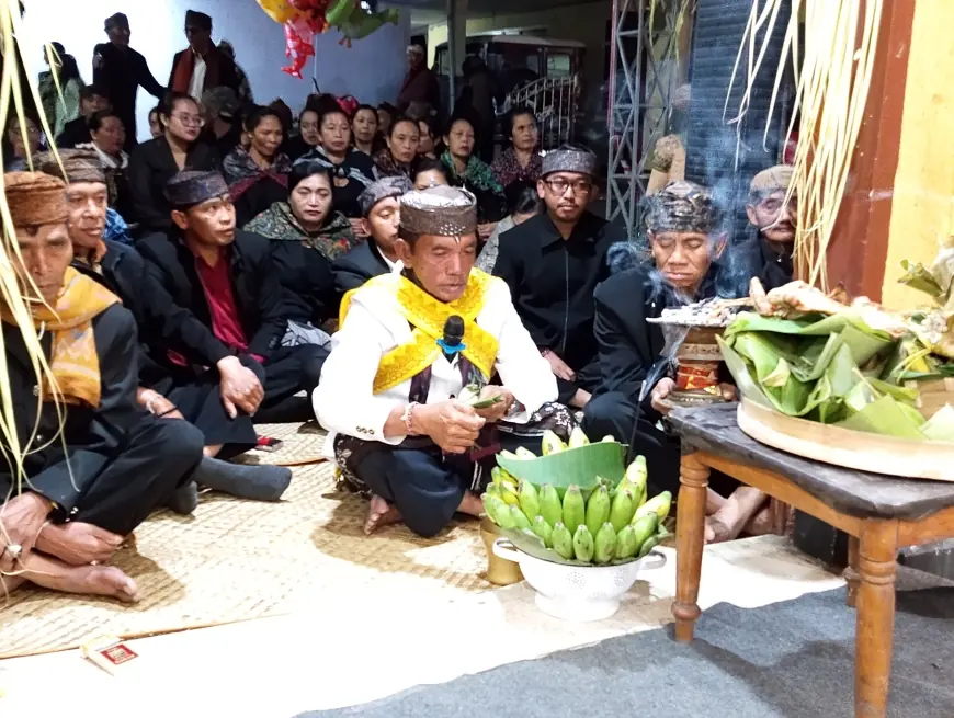 Demi Keharmonisan Warganya, Warga Tengger Gelar Uoacara Mepek