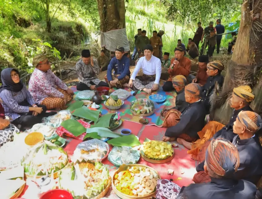 Mas Ipin Ajak Warga Trenggalek Jaga Sumber Air Lewat Tradisi Metri Bumi