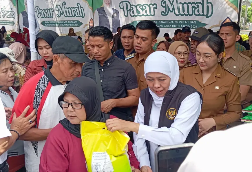 Intervensi Harga Kebutuhan Pokok, Pasar Murah Blitar Diserbu Warga