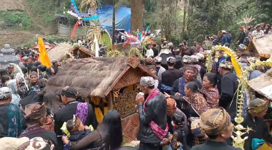 Ribuan Warga Wonokitri Pasuruan Gelar Nyadran, Puncaki Perayaan Hari Raya Karo di Lereng Bromo