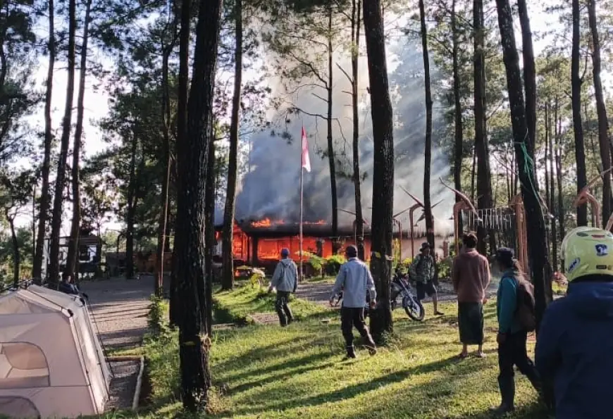 Kafe di Hutan Pinus Pacet Terbakar, Kerugian Capai Ratusan Juta