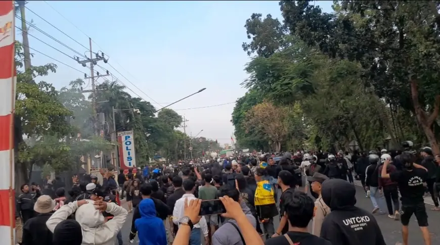 Ratusan Mahasiswa Nganjuk Desak Reformasi Polri dan Usut Kematian Affan