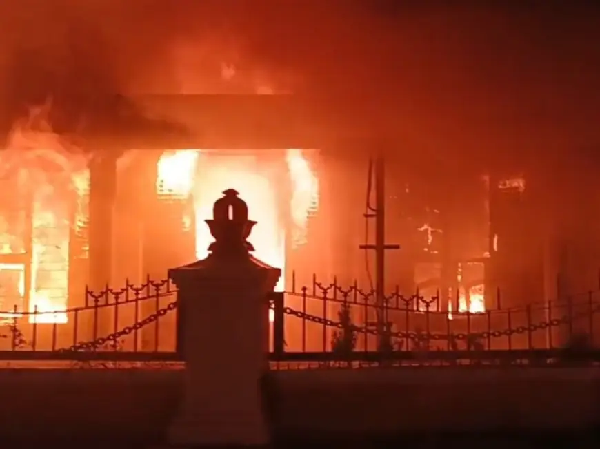 Massa Aksi Naik Pitam, Gedung Negara Grahadi Ludes Dibakar
