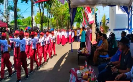 Siswa SD dan MI di Sampang Meriahkan Lomba Gerak Jalan HUT ke-80 RI