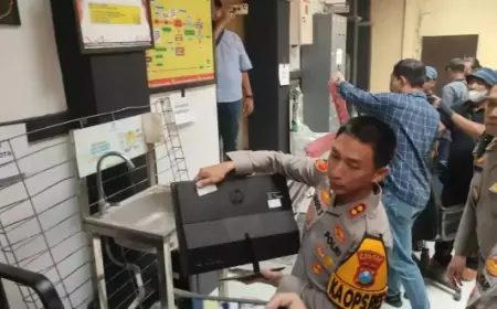 Puluhan Remaja Serahkan Barang Jarahan ke Polres Kediri Kota
