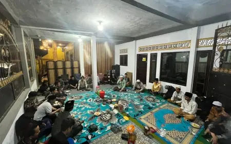 Sampaikan dengan Cara Bermartabat, Keluarga Besar UIN KHAS Jember Langitkan Doa Untuk Negeri