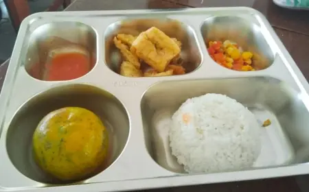 Siswa SMP di Jombang Keluhkan Makan Bergizi Gratis: Lauk Basi hingga Nasi Tak Matang