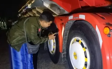 Tragedi Maut di Jombang, Pelajar Tewas Tertabrak Truk Kontainer