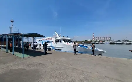 Cuaca Buruk, Ratusan Penumpang Kapal Menuju Pulau Bawean Tertahan di Pelabuhan Gresik