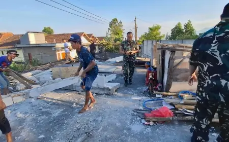 Atap Rumah di Giripurno Ambruk Diterjang Angin Kencang, BPBD Batu Lakukan Penanganan Cepat