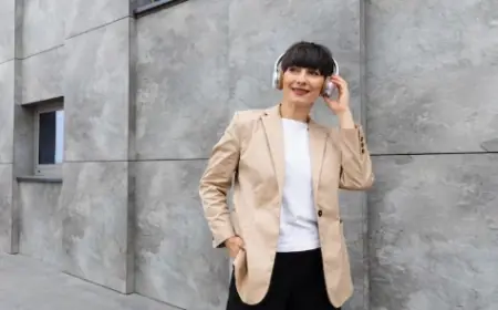 Inspirasi Outfit Casual ke Kantor ala Anak Muda Surabaya