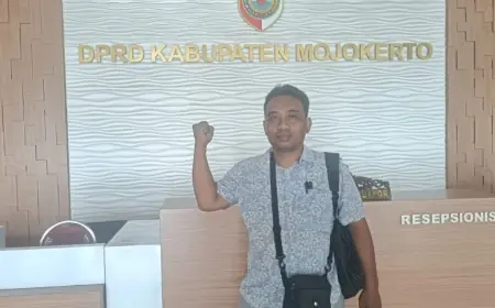 Warga Mojokerto Datangi Gedung DPRD  Sendirian Bawa 4 Tuntutan