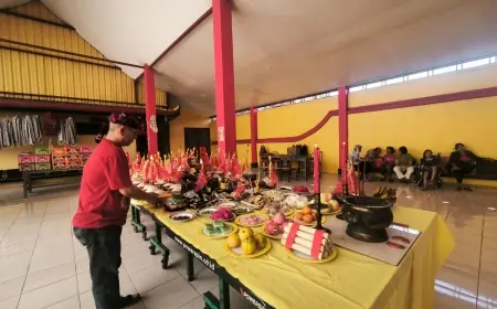 Sembahyang Arwah dan Perayaan Kong Co Warnai Bulan Tujuh di Klenteng Sumber Naga