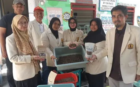 Dukung Ekonomi Sirkular, UWKS Sulap Maggot Jadi Pelet Bergizi di Kampoeng Oase Songo